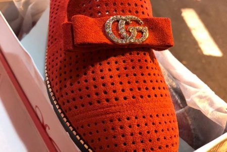Не от Gucci: одесские таможенники изъяли почти пять тысяч пар контрафактных женских туфель (фото)