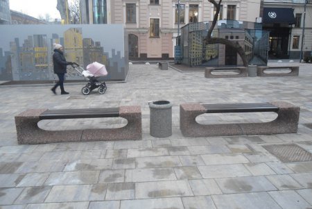 Мурал и стильные скамейки: в центре Одессы благоустроили скверик (фото)