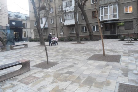 Мурал и стильные скамейки: в центре Одессы благоустроили скверик (фото)