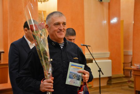 Более 20 лет провели в очереди на жилье: в Одессе пограничникам вручили сертификаты на покупку квартир (фото)