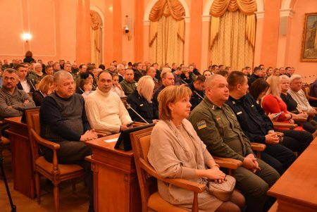 Более 20 лет провели в очереди на жилье: в Одессе пограничникам вручили сертификаты на покупку квартир (фото)