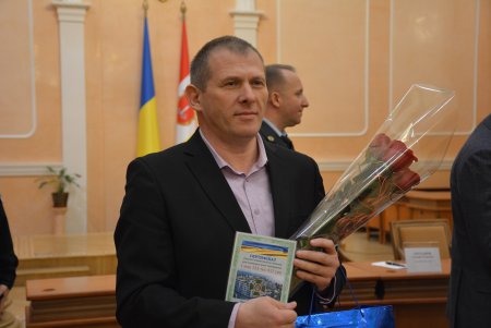 Более 20 лет провели в очереди на жилье: в Одессе пограничникам вручили сертификаты на покупку квартир (фото)