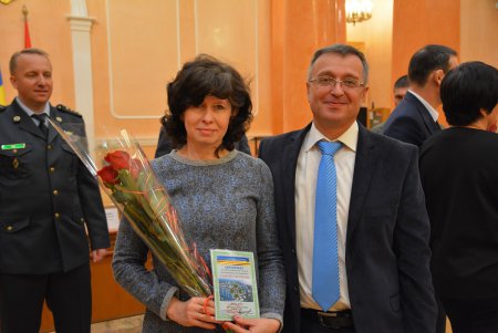 Более 20 лет провели в очереди на жилье: в Одессе пограничникам вручили сертификаты на покупку квартир (фото)