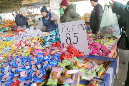 На предновогоднем «Привозе» вовсю идет торговля (фоторепортаж)