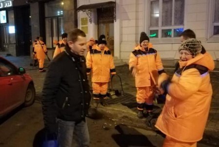 Одесса просыпается после новогодней ночи – мусор на центральных улицах уже убрали (фото)