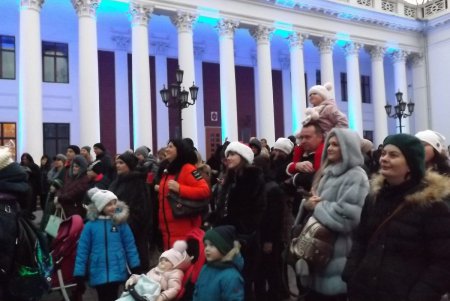 Еще один подарок для одесситов: в первый день Нового года возле главной елки города прошел праздник (фото) 