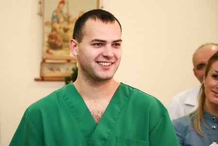 Первый родившийся в новом году одессит получил в подарок две коляски (фото) 