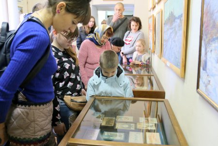 Одесситы увидели выставку старинных рождественских открыток (фоторепортаж)