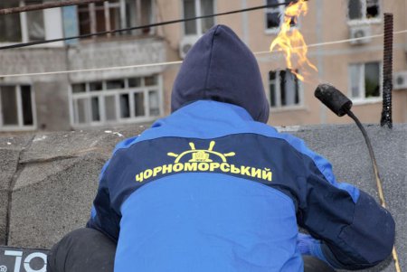 Коммунальщики ЖКС «Черноморский» теперь работают в новой форме (фото)