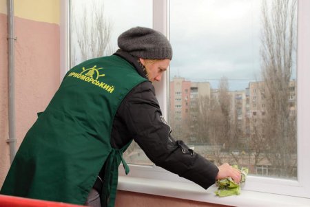 Коммунальщики ЖКС «Черноморский» теперь работают в новой форме (фото)