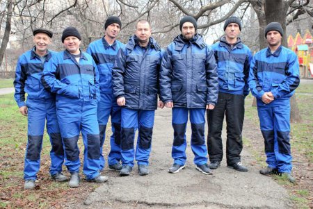 Коммунальщики ЖКС «Черноморский» теперь работают в новой форме (фото)