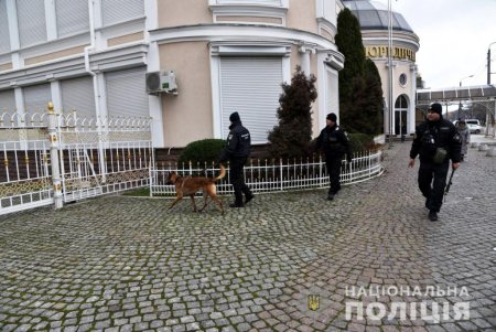 Для безопасности: накануне Рождества одесские храмы проверяют кинологи и взрывотехники (фото)