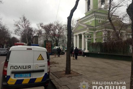 Для безопасности: накануне Рождества одесские храмы проверяют кинологи и взрывотехники (фото)