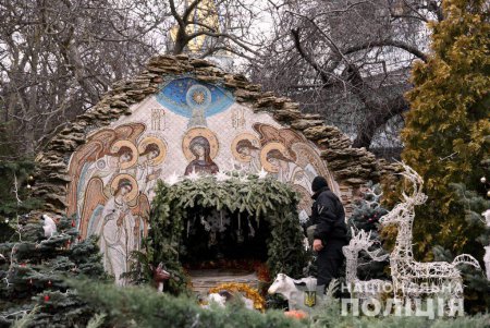 Для безопасности: накануне Рождества одесские храмы проверяют кинологи и взрывотехники (фото)