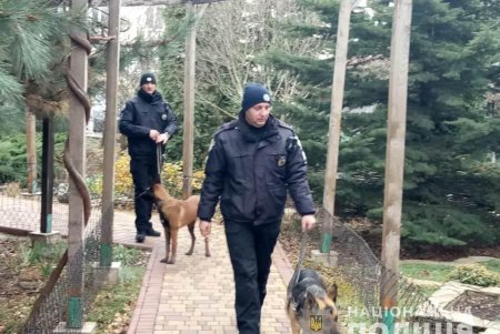 Для безопасности: накануне Рождества одесские храмы проверяют кинологи и взрывотехники (фото)