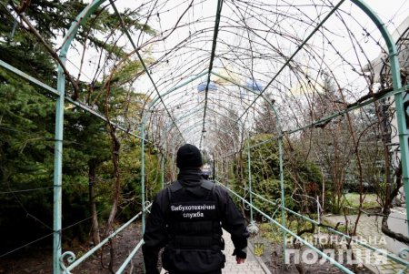 Для безопасности: накануне Рождества одесские храмы проверяют кинологи и взрывотехники (фото)