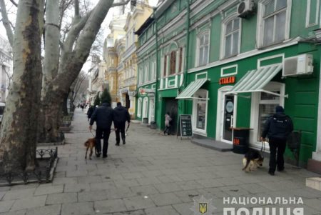 Для безопасности: накануне Рождества одесские храмы проверяют кинологи и взрывотехники (фото)