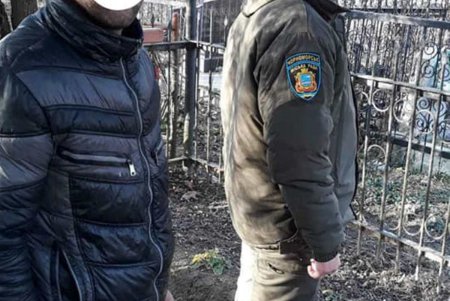 В Черноморске задержали вандала, который орудовал на кладбище (фото)