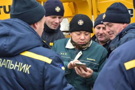 Одесские спасатели начали учения с применением спецтехники под руководством специалистов из КНР (фото)
