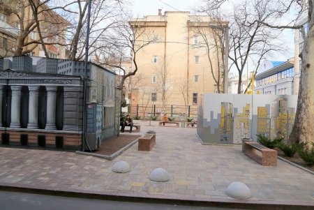 Преобразившийся сквер в переулке Вице-Адмирала Жукова (фоторепортаж)