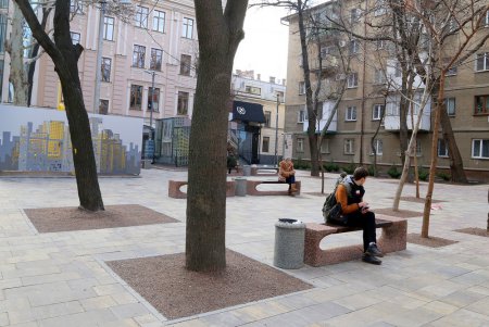 Преобразившийся сквер в переулке Вице-Адмирала Жукова (фоторепортаж)