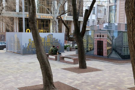 Преобразившийся сквер в переулке Вице-Адмирала Жукова (фоторепортаж)