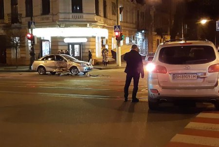 Авария на Тираспольской: в машине были дети (фото)