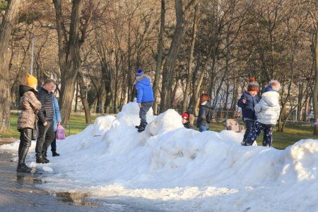 Парк Шевченко «засыпало» снегом (фоторепортаж) 