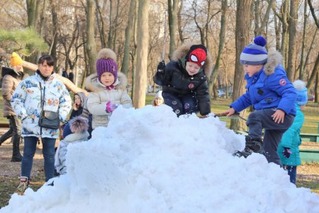 Парк Шевченко «засыпало» снегом (фоторепортаж) 