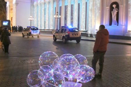 На Думской площади щедровали и колядовали военнослужащие (фоторепортаж) 