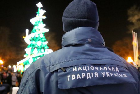 На Думской площади щедровали и колядовали военнослужащие (фоторепортаж) 