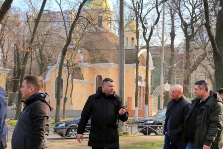 Каток, аттракционы и большая елка: одесситы отдыхают в парке развлечений (фоторепортаж)