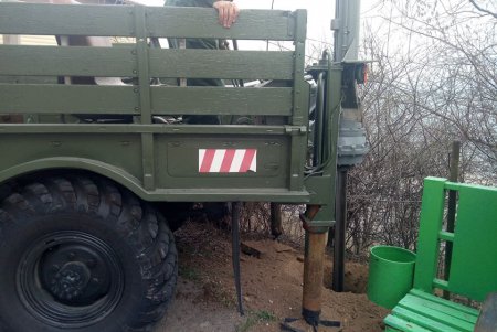 Коммунальщики заменили аварийные электроопоры на Фонтане (фото)