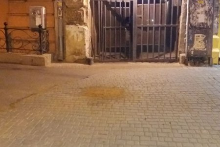 Коммунальщики ликвидировали в центре города четыре провала грунта (фото)