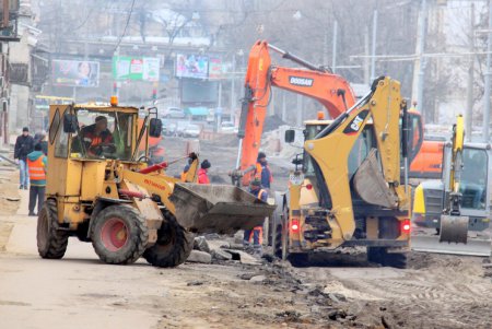 Работа кипит: как проходит капитальный ремонт спуска Маринеско (фоторепортаж)