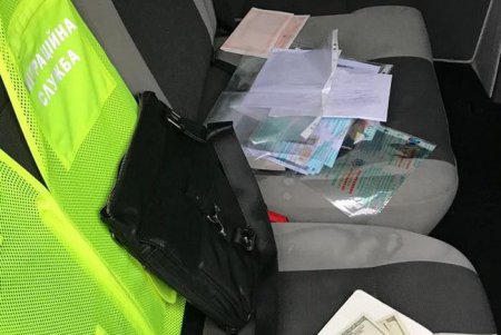 Сотрудники миграционной службы наладили незаконный бизнес по легализации иностранцев (фото)