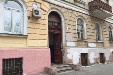 Старинные двери после реставрации установили на Преображенской, 17 (фото)