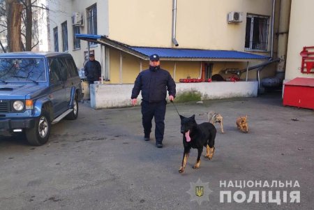 Из Приморского и Малиновского райсудов эвакуируют людей (фото, обновлено)