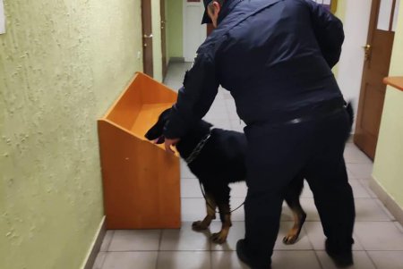 Из Приморского и Малиновского райсудов эвакуируют людей (фото, обновлено)