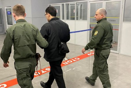 В Одессу не пустили иностранца, прилетевшего из Стамбула по поддельным документам (фото) 