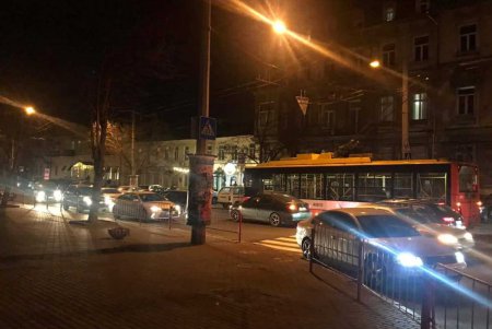 Из-за ДТП на Канатной угол Греческой образовалась большая пробка (фото) 