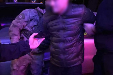 Полицейский и его экс-коллега задержаны за разбойное нападение в Окнянском районе (фото)
