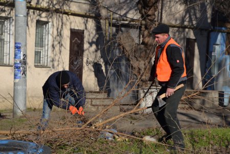 Замена ламп, очистка улиц и памятников: в Суворовском районе прошла масштабная генеральная уборка (фото, видео, обновлено)