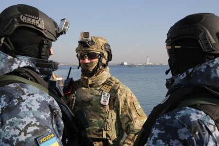В Одессе пограничникам вручили новейшее спецснаряжение для защиты морских рубежей (фото)