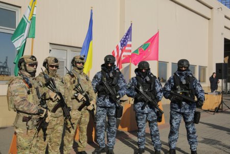 В Одессе пограничникам вручили новейшее спецснаряжение для защиты морских рубежей (фото)