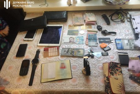 Одесские правоохранители провели фейковое задержание и присвоили 20 тысяч евро (фото)