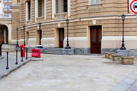 Замена плиточного покрытия между сквером Пале-Рояль и оперным театром (фоторепортаж)