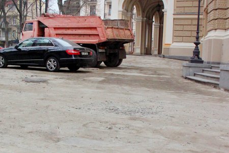 Замена плиточного покрытия между сквером Пале-Рояль и оперным театром (фоторепортаж)