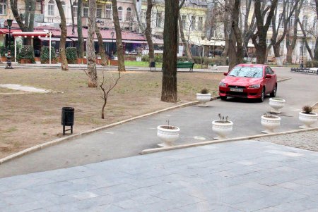 Замена плиточного покрытия между сквером Пале-Рояль и оперным театром (фоторепортаж)