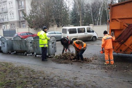 Плохие погодные условия не помешали генеральной уборке в Киевском районе (фото) 